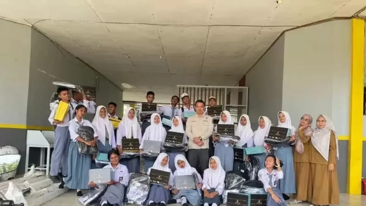 Siswa SMK dan SMA se-Kaltim dapat seragam sekolah gratis.