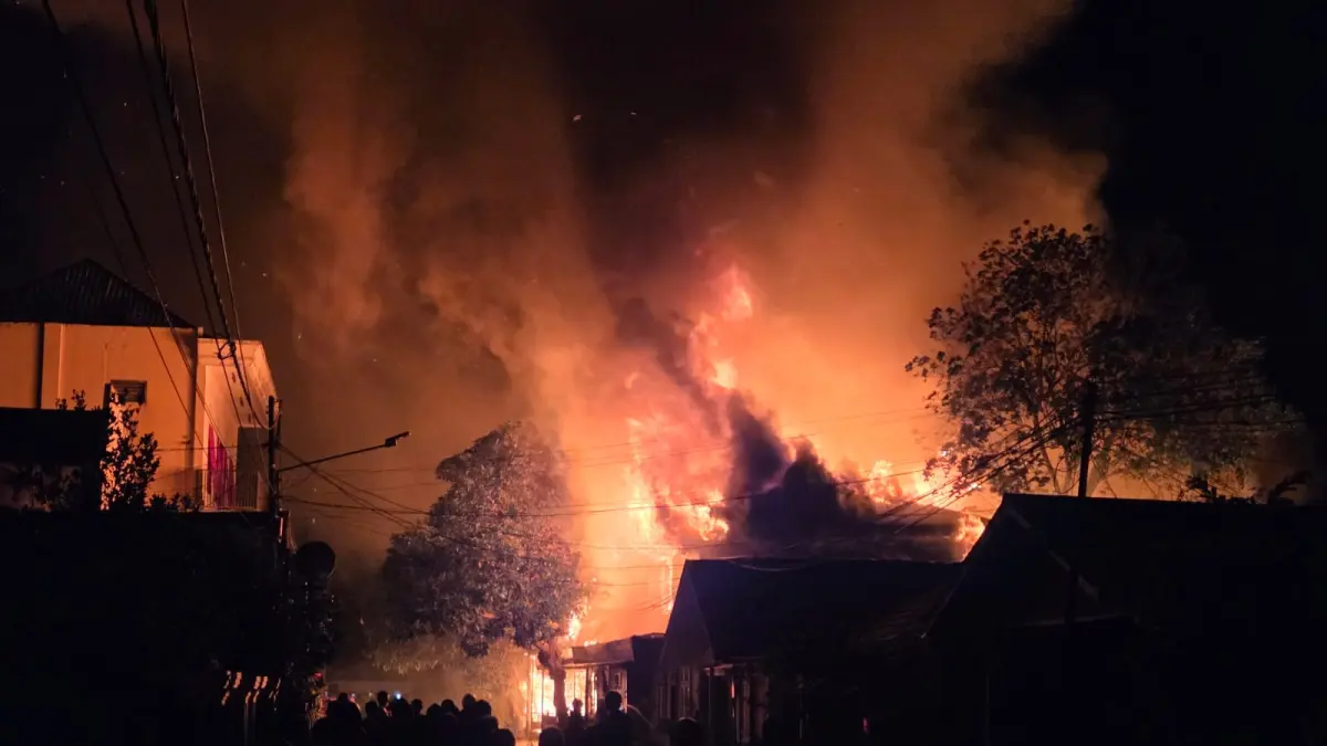 Kebakaran hebat di Kelurahan Baru, Kecamatan Tenggarong (Elmo/Prokal.co)