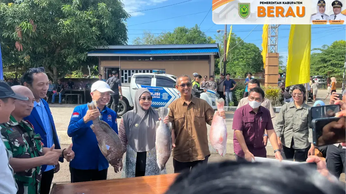 DISERBU WARGA: Event pasar ikan murah diserbu warga dan menjadi primadona. KPG