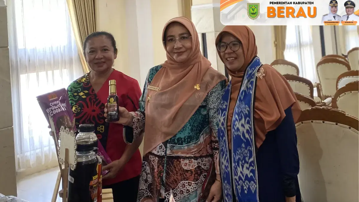DONGKRAK PARIWISATA: Bupati Berau, Sri Juniarsih Mas, (tengah) mendorong peran Dekranasda dalam mendampingi pelaku UMKM dan Ekraf. KPG