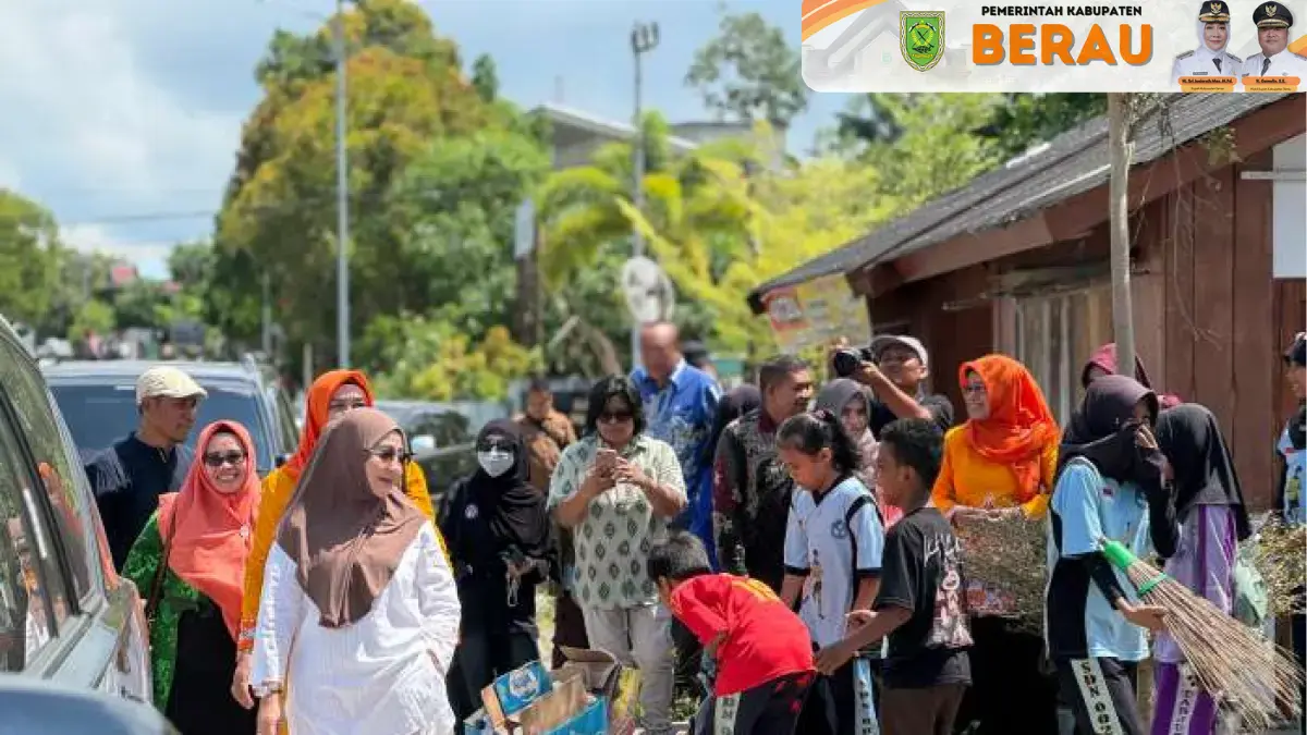 EDUKASI KEBERSIHAN: Bupati Berau, Sri Juniarsih Mas, saat berkomunikasi dengan masyarakat di Tanjung Batu, khususnya kepada anak-anak sekolah untuk memperhatikan kebersihan sebagai penunjang KSPN Derawan. KPG
