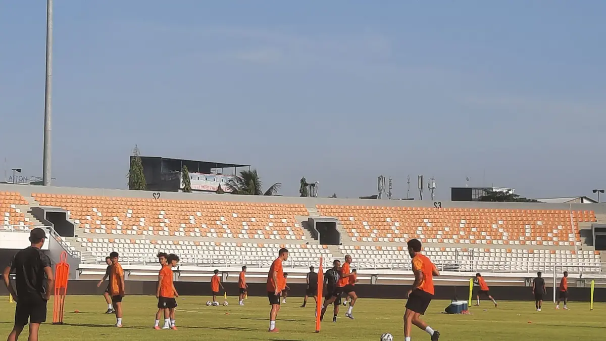 Latihan perdana Borneo FC.