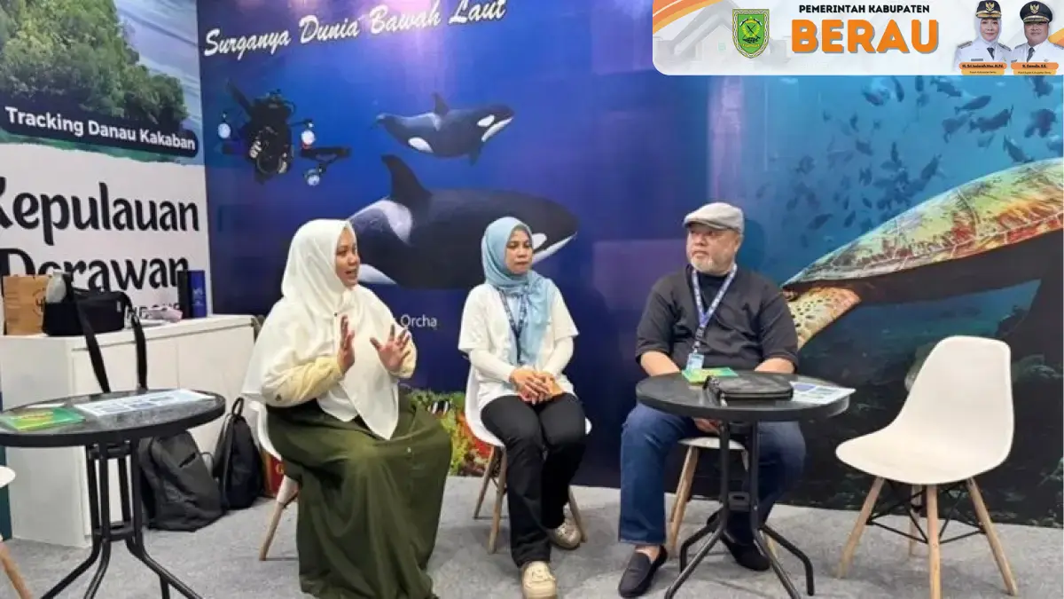 MENDUNIA: Wakil Bupati Berau Gamalis saat mengunjungi stan Disbudpar Berau di ajang DXI tahun 2026, belum lama ini. ISTIMEWA/DISBUDPAR BERAU