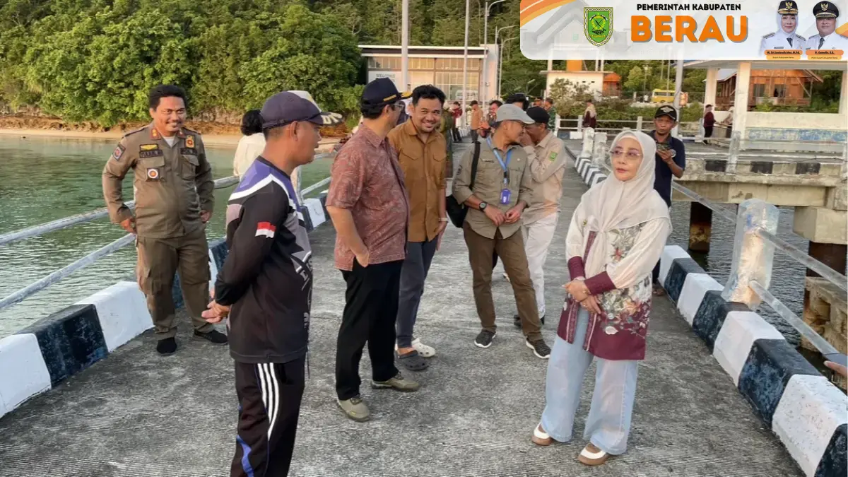 PENGEMBANGAN DERMAGA: Bupati Berau, Sri Juniarsih Mas, saat meninjau kondisi Dermaga Maratua. KPG