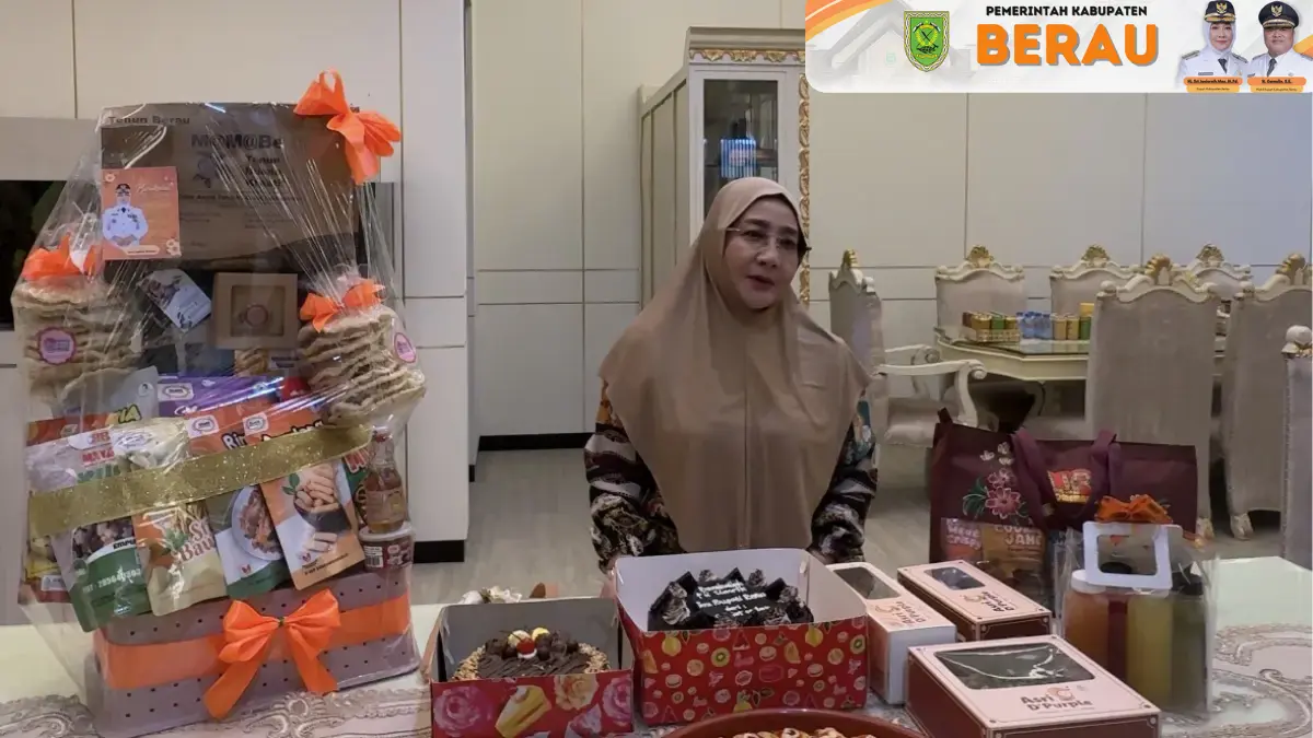 PRODUK MENARIK: Bupati Berau, Sri Juniarsih Mas, mempromosikan produk UMKM Berau yang dinilai sudah sangat berkembang. KPG