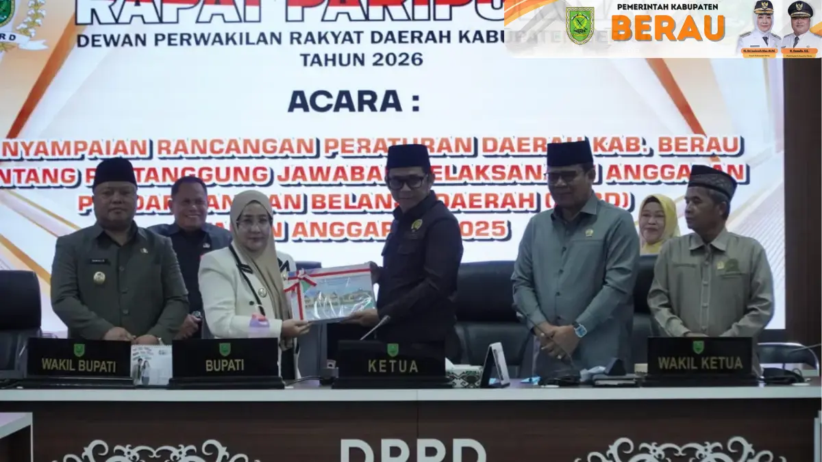 SAMPAIKAN RAPERDA: Bupati Berau, Sri Juniarsih Mas, menyampaikan Raperda Pertanggungjawabkan Pelaksanaan APBD Tahun Anggaran 2025, di ruang rapat gabungan DPRD Berau, Senin, 29 Juni 2026. KPG