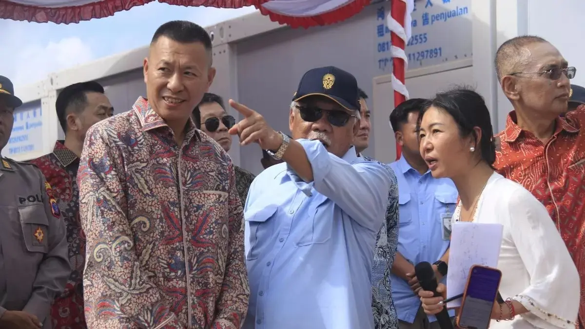 Presiden Direktur PT Starbright International Investment, Lu Keming, bersama Kepala Otorita IKN Basuki Hadimuljono, Rabu (15/7). (ANTARA)