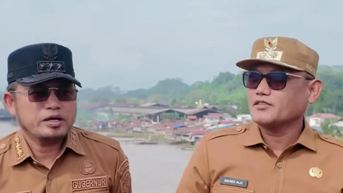 Rudy dan Seno di jembatan Mahulu.