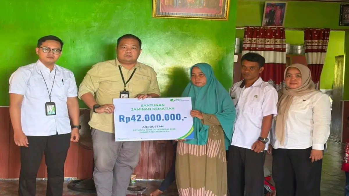 BPJS Ketenagakerjaan Cabang Nunukan menyerahkan manfaat Jaminan Kematian secara simbolis kepada ahli waris almarhum petugas Sensus Ekonomi Kabupaten Nunukan.