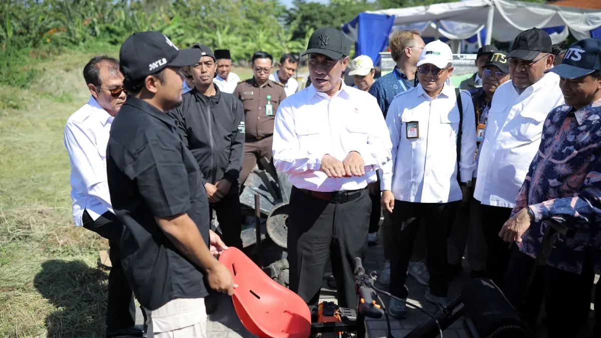 DIALOG: Mentan Amran (tengah) di Sidoarjo, Jatim, Rabu, 22 Juli 2026. ISTIMEWA