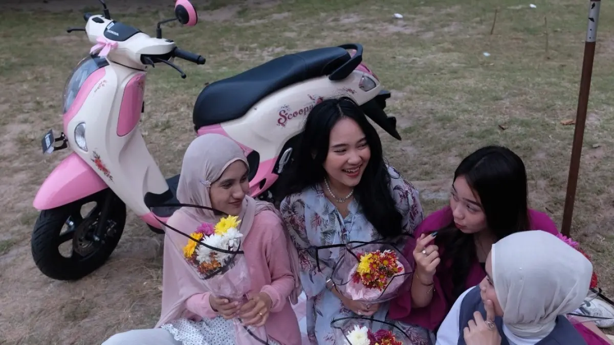 Astra Motor Kaltim 1sukses menghadirkan pengalaman berbeda bagi para pecinta Honda Scoopy melalui gelaran Scoopy Picnic Bloomu Party yang diselenggarakan di Pantai Kilang Mandiri pada 10–12 Juli.