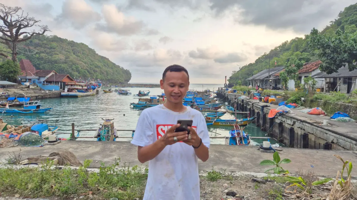 Dengan karakteristik yang saling melengkapi, pita 700 MHz berpotensi memperkuat jangkauan dan kualitas layanan, termasuk di area yang membutuhkan cakupan lebih luas maupun kualitas sinyal yang lebih baik di dalam ruangan.