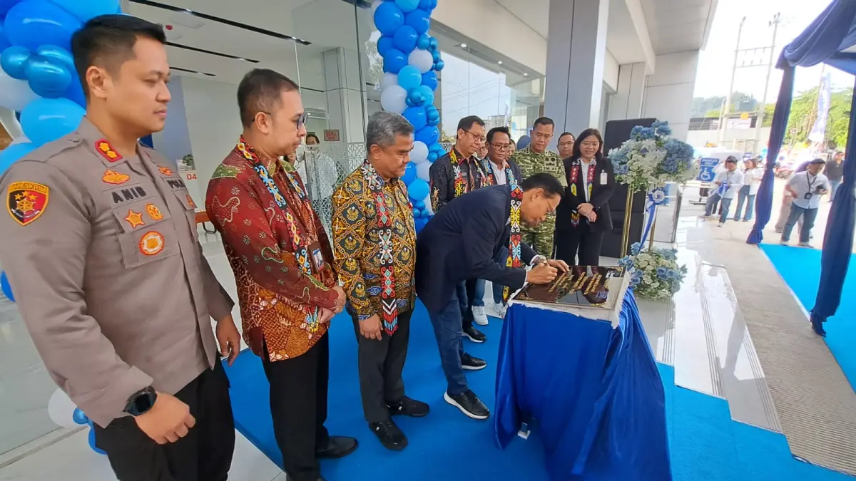 Penandantanganan prasasti peresmian BRI BO Samarinda Pelita.