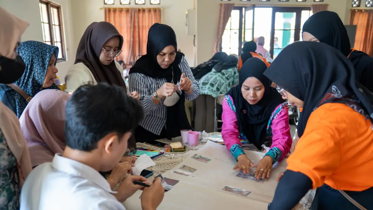Peserta mengikuti diskusi kelompok dan permainan edukatif untuk memperkuat pemahaman mengenai mitigasi bencana.