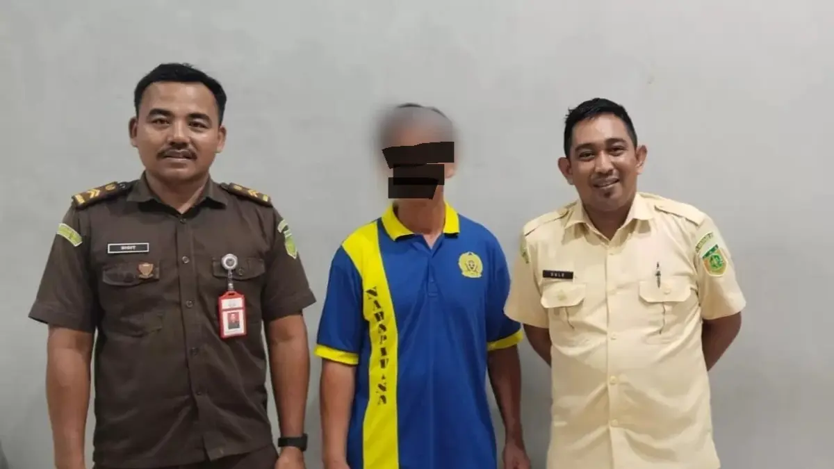 Mantan kepala desa di Paser akhirnya ditangkap Kejari Paser saat mengajukan Peninjauan Kembali (PK). Terpidana kasus penggelapan Rp500 juta itu langsung dieksekusi.(IST)