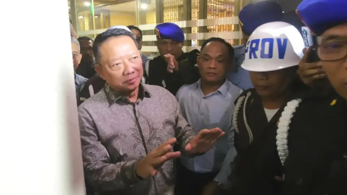 Tersangka dugaan korupsi TPPU yangjuga mantan Jaksa Agung Muda Tindak Pidana Khusus (Jampidsus) Febrie Adriansyah usai menjalani pemeriksaan di Gedung Kejaksaan Agung, Jakarta, Jumat (24/7/2026). (Dery Ridwansah/ JawaPos.com)