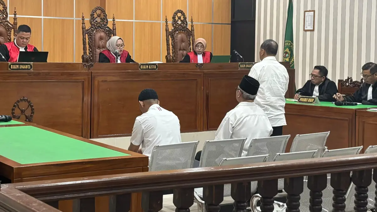 Tiga mantan petinggi KONI Samarinda mendengarkan pembacaan amar putusan Majelis Hakim Pengadilan Tipikor Samarinda. (Ist)