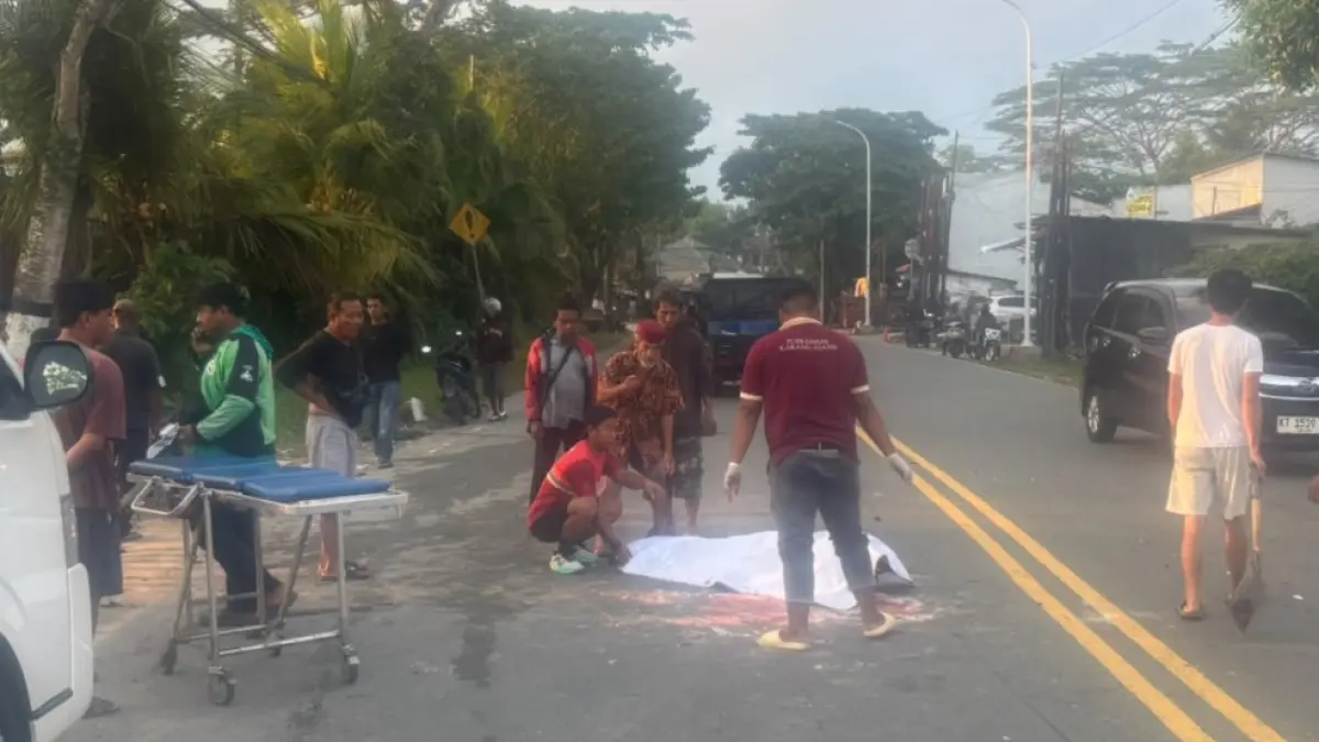 Kecelakaan lalu lintas yang melibatkan kendaraan roda empat (R-4) dan sepeda motor (R-2) terjadi di Jalan Soekarno-Hatta, tepatnya di sekitar Hino Kilometer 10, Balikpapan, Minggu (26/7/2026) pagi.