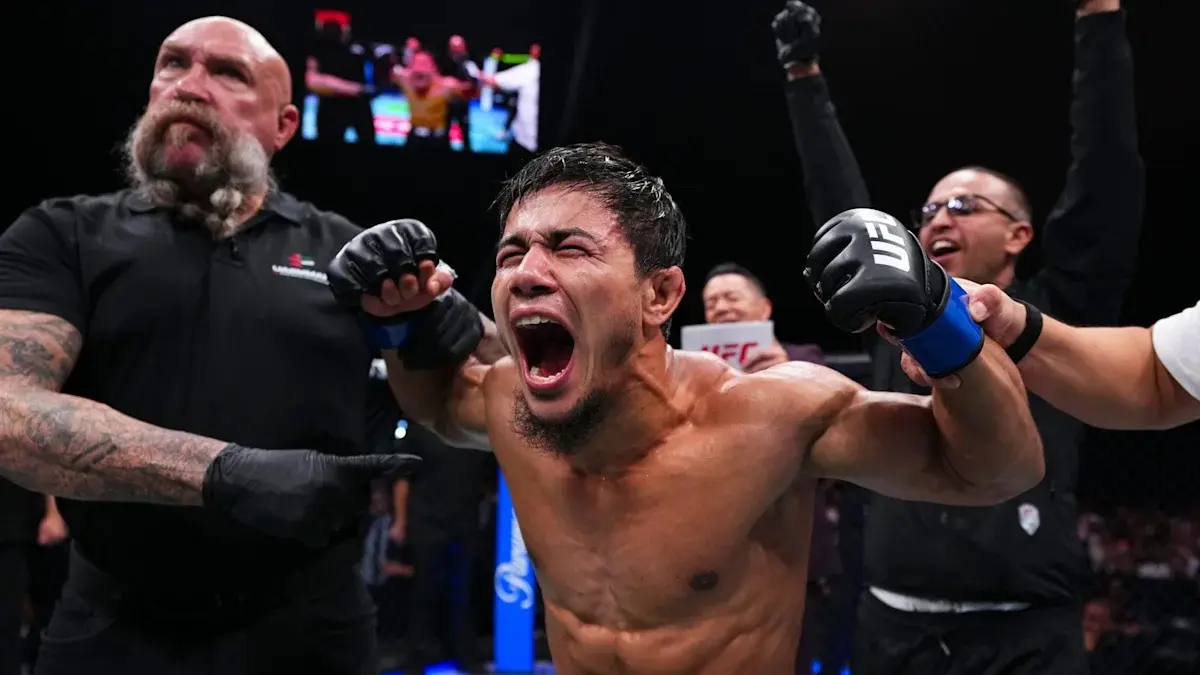 Ramazan Temirov selebrasi usai duel dengan Steve Erceg.