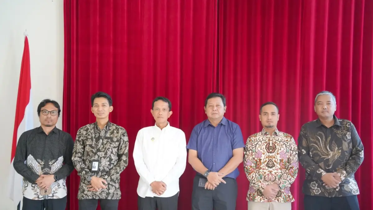 Jajaran PLN UIP KLT dan BINDA Kalimantan Utara berfoto bersama sebagai simbol penguatan sinergi pengamanan proyek ketenagalistrikan.