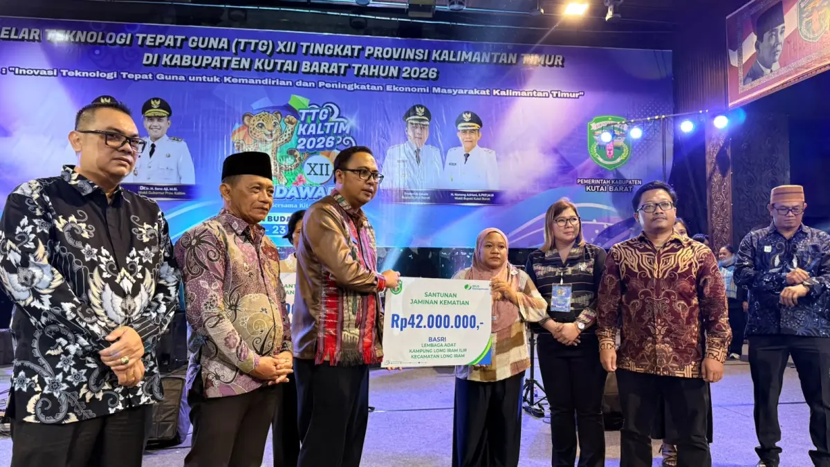 Penutupan TTG XII Kaltim 2026, Pemkab Kutai Barat dan BPJS Ketenagakerjaan Serahkan Santunan Jaminan Kematian kepada Dua Ahli Waris. 