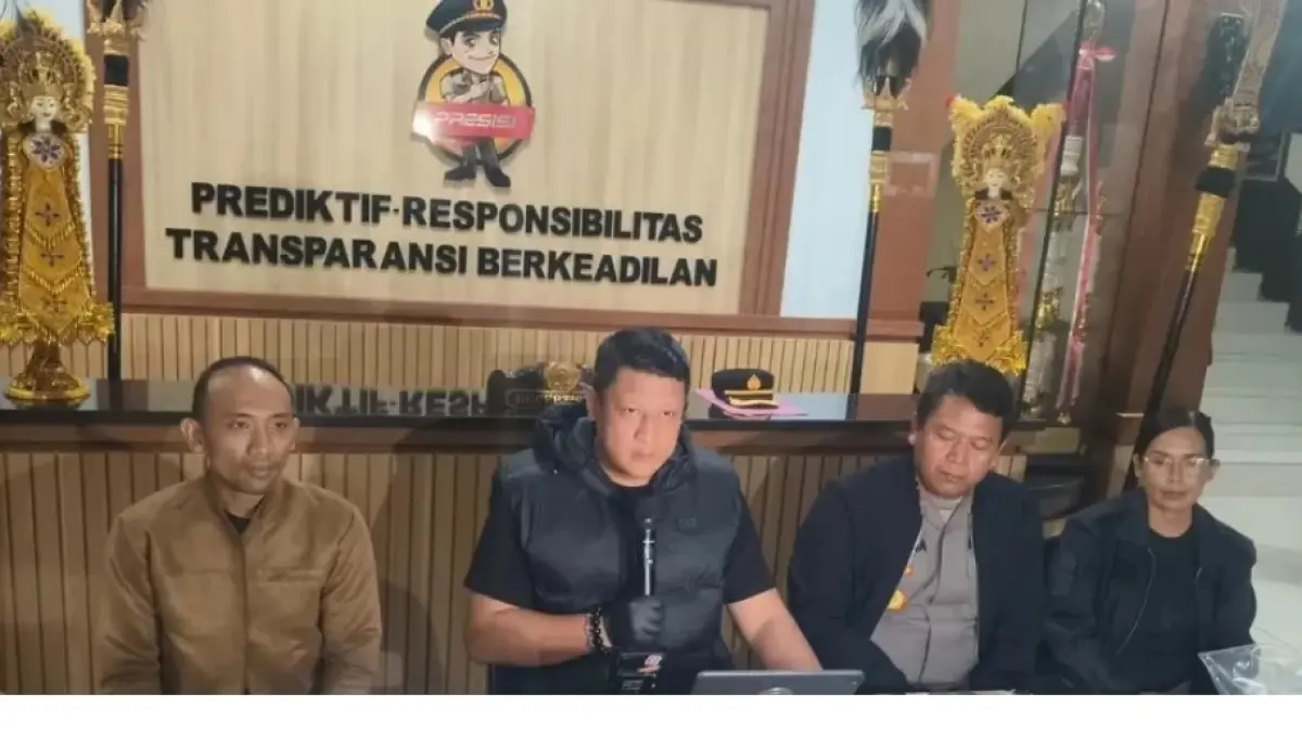 Kapolres Tabanan AKBP I Putu Bayu Pati saat memberikan keterangan pers terkait penetapan lima tersangka kasus pengeroyokan terduga maling ayam yang menewaskan korban KD di Baturiti, Tabanan, Bali.