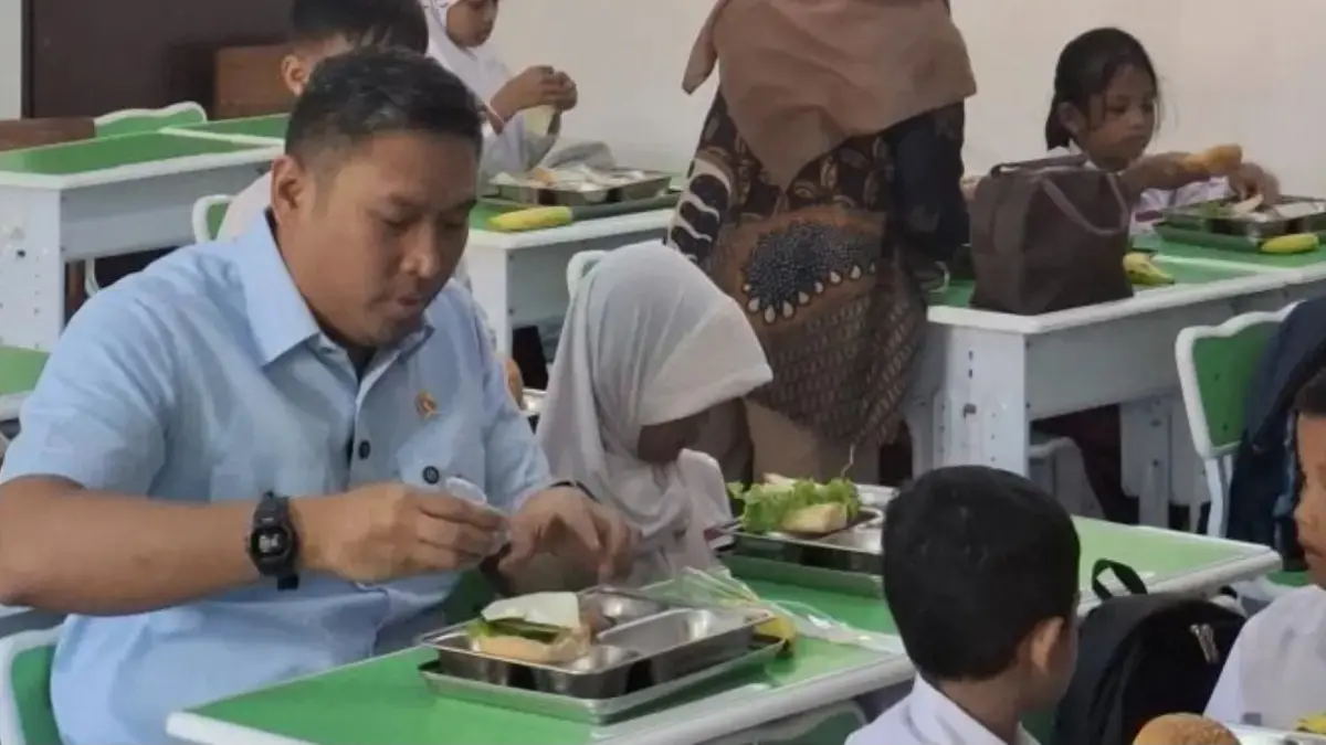 Kepala Badan Gizi Nasional (BGN) Sudaryono sidak ke SDN Bantarjati 9, Kota Bogor, Jawa Barat, Jumat (24/7). (ANTARA/HO-SDN Bantarjati 9)
