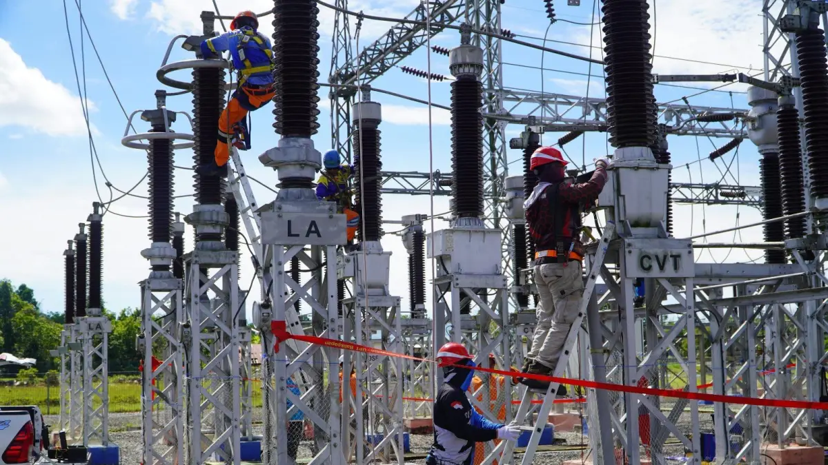 Pekerjaan pemeliharaan preventif oleh Tim Har PLN UPT Balikpapan dengan menerapkan standar operasional dan K3 secara ketat.