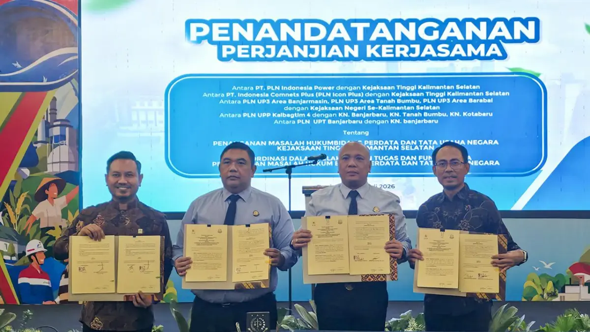 PLN Group menandatangani Perjanjian Kerja Sama dengan Kejaksaan Tinggi Kalimantan Selatan dan Kejaksaan Negeri se-Kalimantan Selatan di Ballroom Novotel Hotel Banjarbaru, Kamis (23/7). 