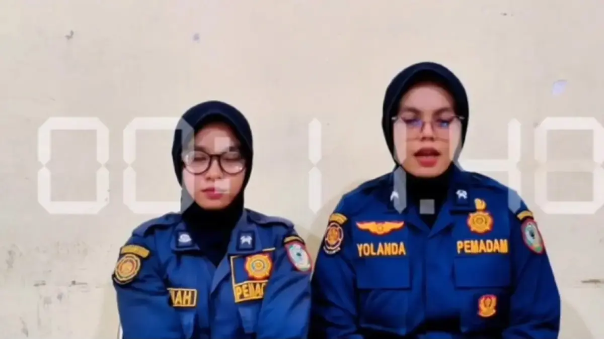 Tangkapan layar 2 ASN Disdamkarmat Kotim meminta maaf.(TikTok)
