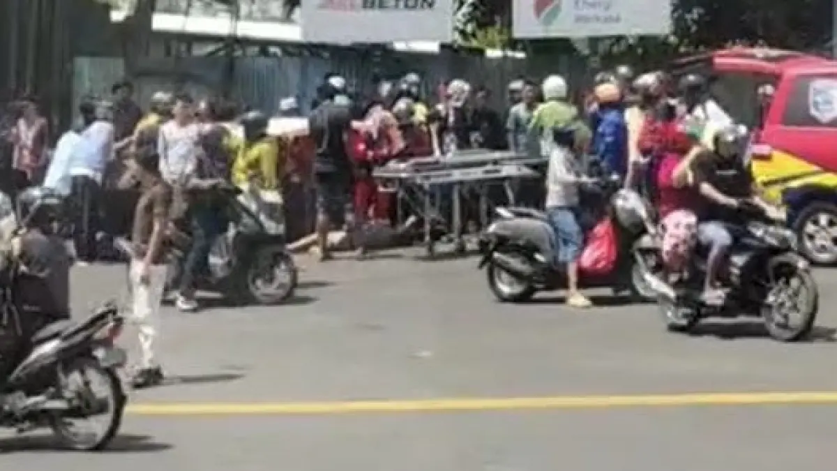 
KORBAN JIWA: Kecelakaan melibatkan truk yang menabrak sepeda di Jalan Soekarno-Hatta, Balikpapan, Jumat, 31 Juli 2026, sekitar pukul 13.00 Wita. ISTIMEWA
