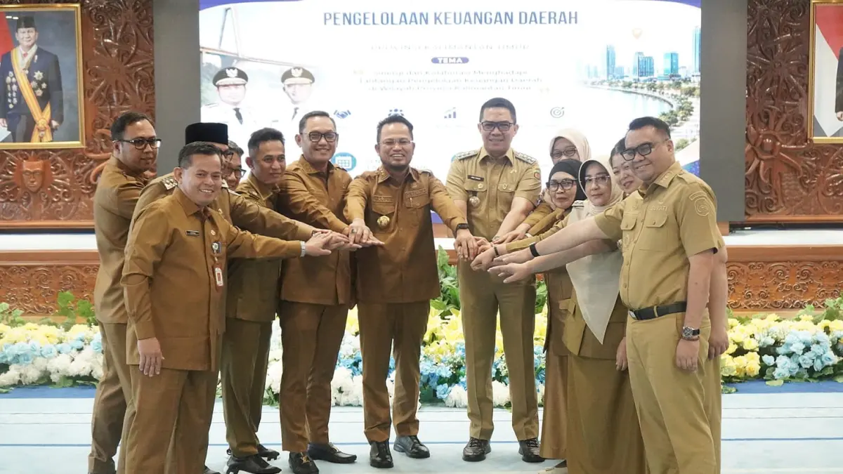 Gubernur serta bupat dan wali kota se-Kaltim.