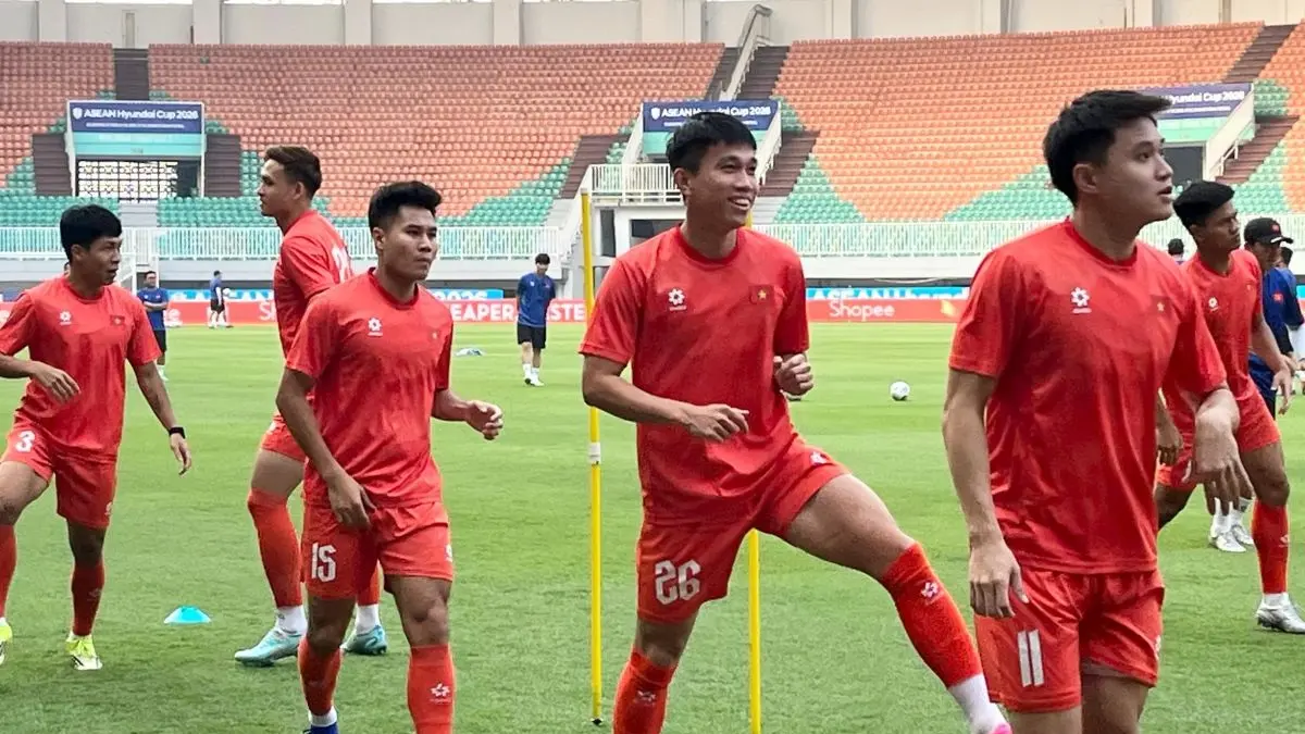 Pemain tim nasional Vietnam berlatih menjelang laga Grup A melawan Indonesia di Stadion Pakansari, Cibinong, Kabupaten Bogor, Jawa Barat, Minggu (2/8/2026). (ANTARA/M Fikri Setiawan)