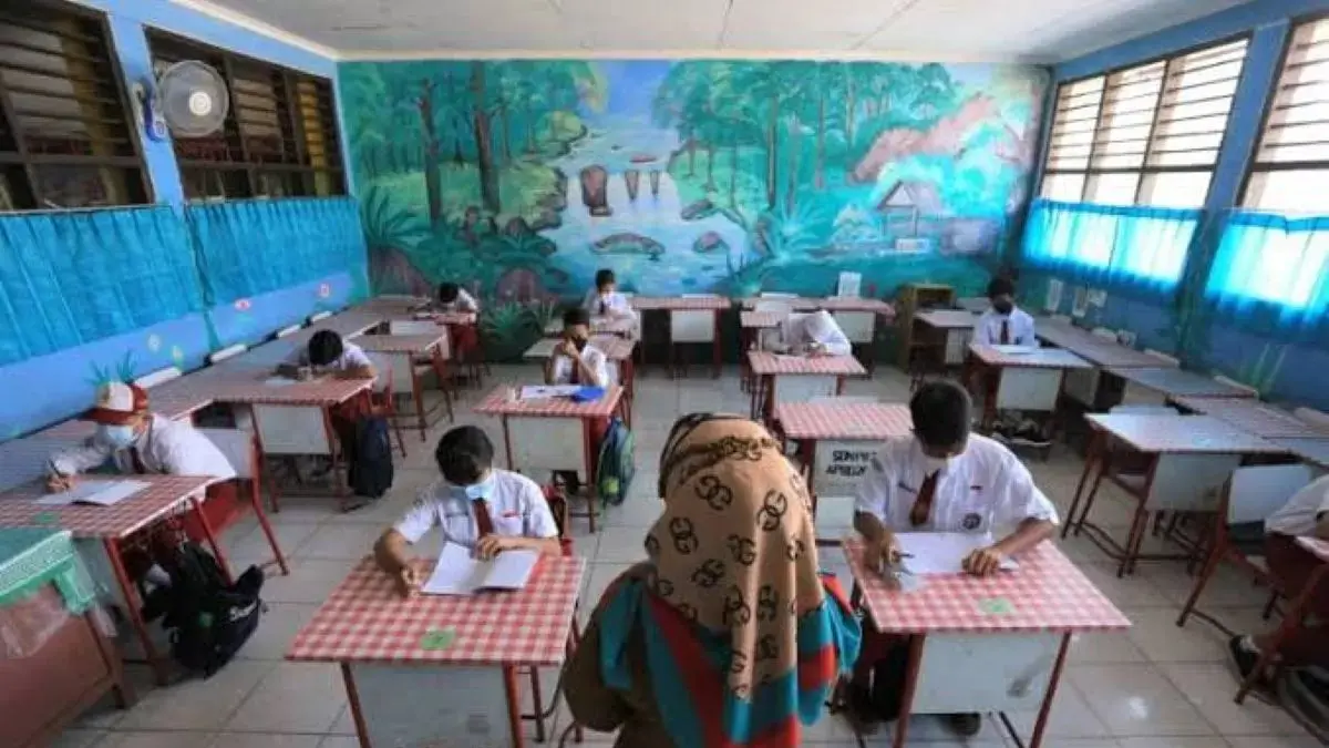 Beberapa sekolah di Kaltim hingga kini masih krisis ruang kelas. Dimana daya tampung menjadi kebutuhan mendasar dan mendesak yang harus segera diselesaikan.