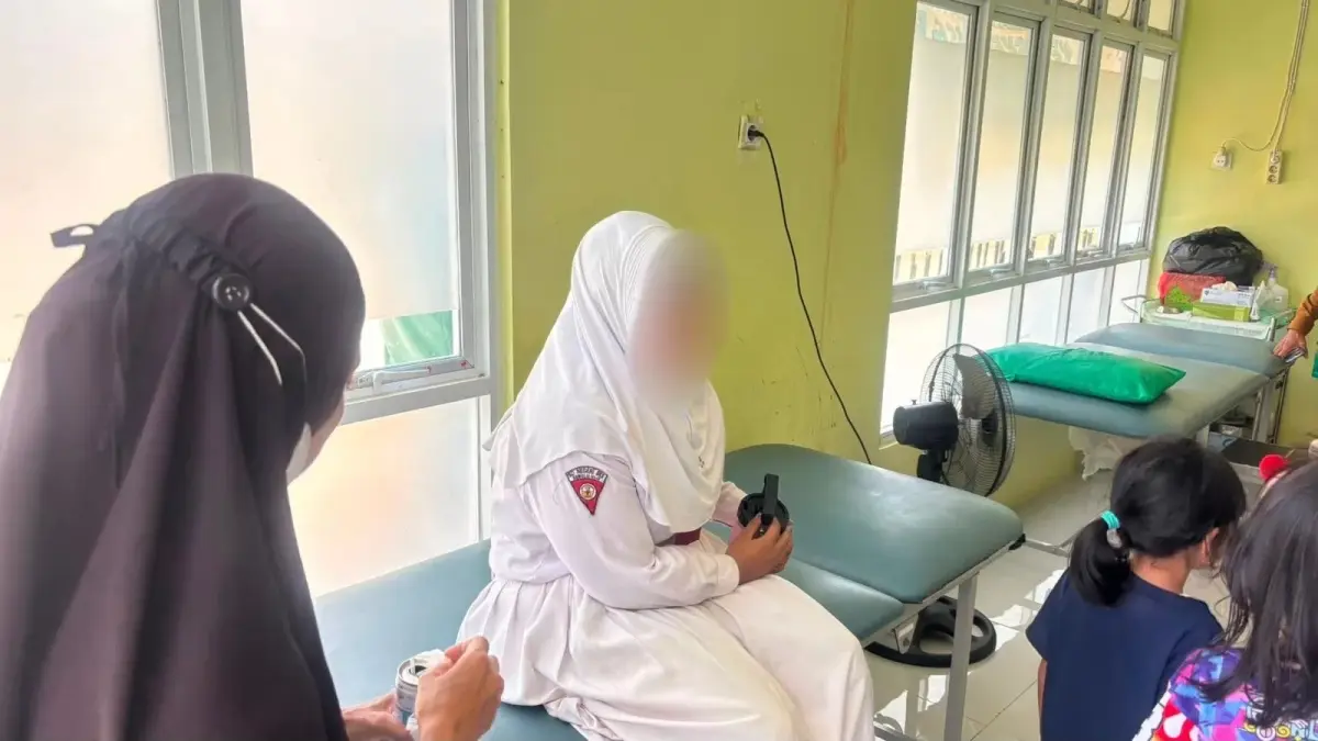 Sejumlah murid SDN 003 dan warga Desa Sebulu Ulu, Kecamatan Sebulu, dilarikan ke Puskesmas Sebulu I lantaran diduga keracunan makanan setelah menyantap MBG pada Senin (3/8) siang. (ist)