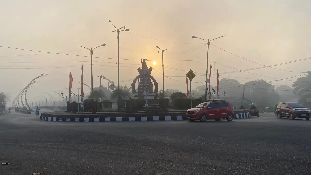 Kabut asap tebal di Sampit Rabu 5 Agustus 2026.(Miftah/kaltengpos.jawapos.com)