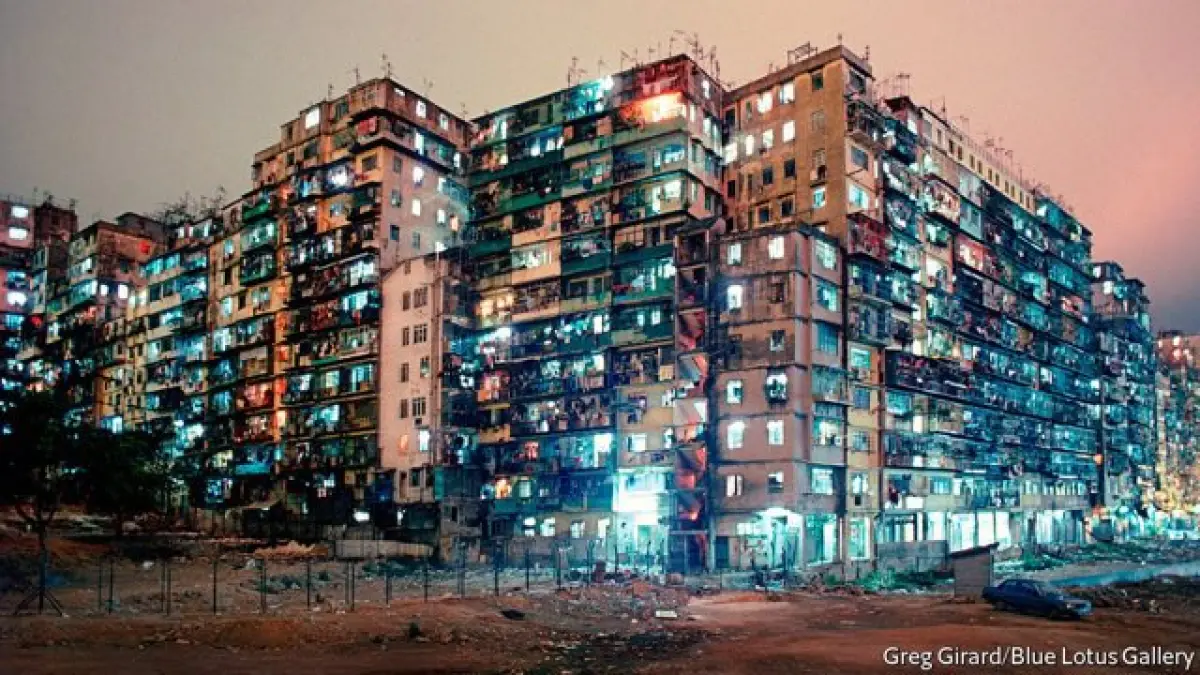 Kowloon City sebelum dibongkar. (Greg Girard/Blue Lotus Gallery)