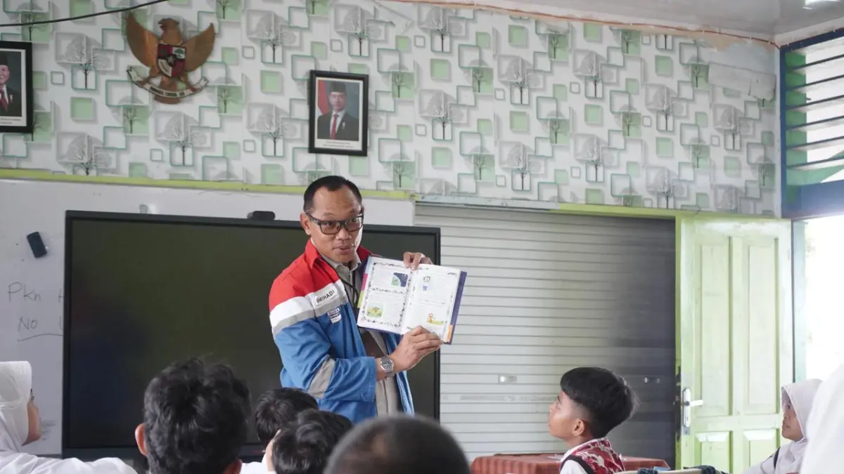 Komitmen PT Pertamina Patra Niaga RU V Balikpapan untuk terus bertumbuh bersama masyarakat diwujudkan melalui program bantuan sosial bagi anak-anak kurang mampu dan janda dhuafa di wilayah Ring-1. 