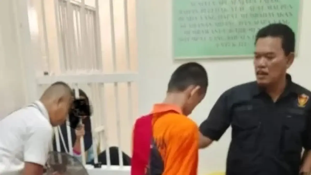 Dua terdakwa kasus persetubuhan terhadap anak penyandang disabilitas tuna rungu menjalani proses persidangan di Pengadilan Negeri Balikpapan. (Moeso )