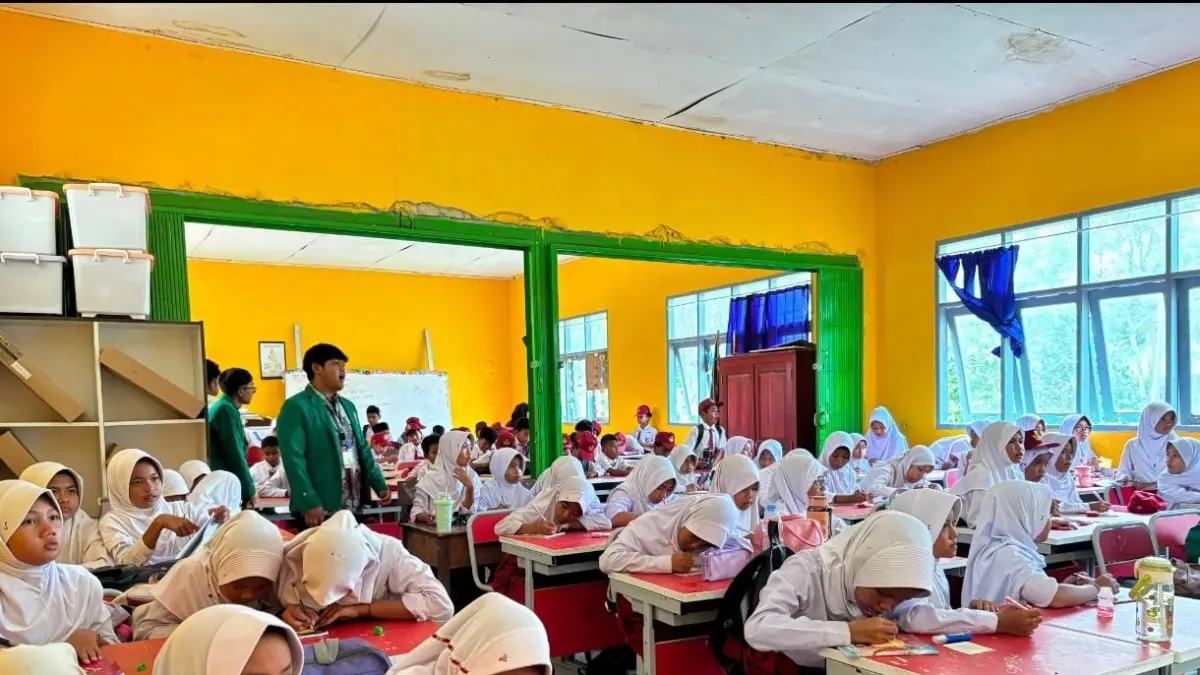 Kelompok KKN Bunga Putih 2026 Universitas Islam Negeri Sultan Aji Muhammad Idris (UINSI) Samarinda menggelar seminar anti-bullying di SDN 006 Kecamatan Marangkayu, Desa Bunga Putih, Senin (3/8).
