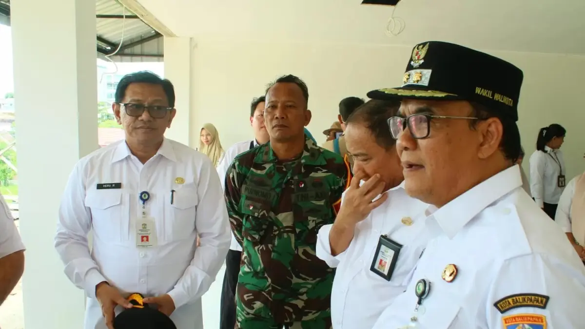 Wakil Wali Kota Balikpapan Bagus Susetyo saat meninjau Koperasi Kelurahan Merah Putih, Rabu (5/8/2026). (ARIF FADILLAH/BALPOS) (ARIF FADILLAH)