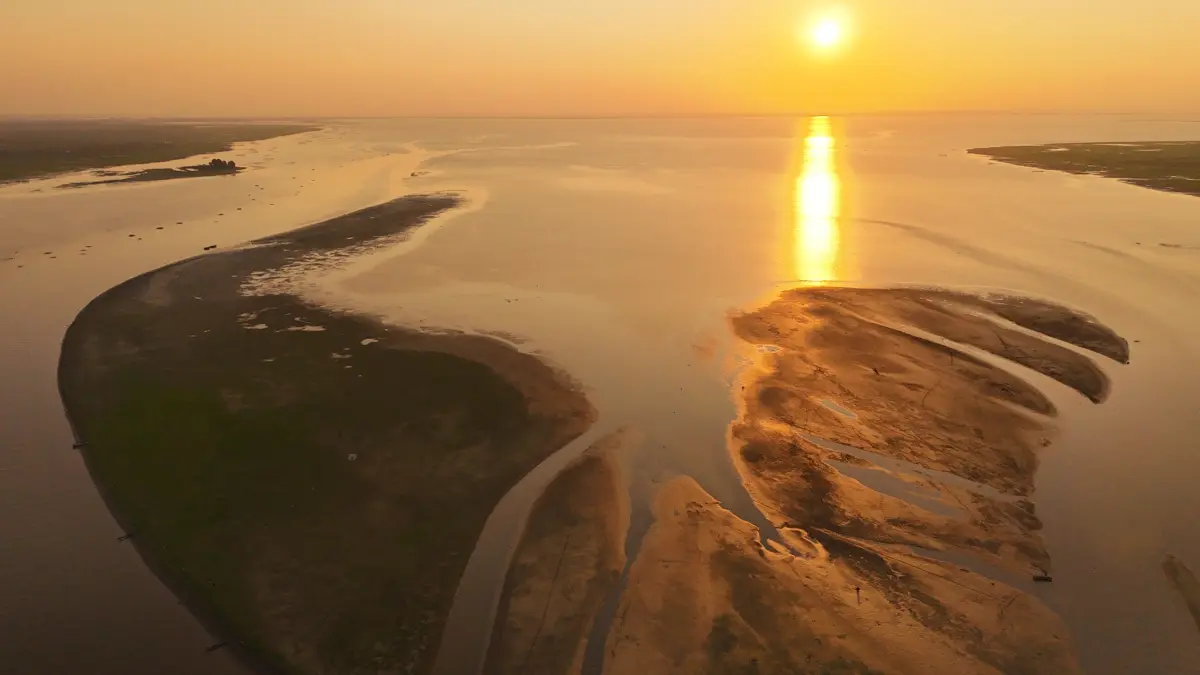 Pemandangan  sunset di Danau Semayang di Desa Pela yang timbul saat musim kemarau (Ist/Pokdarwis 3B Desa Pela)