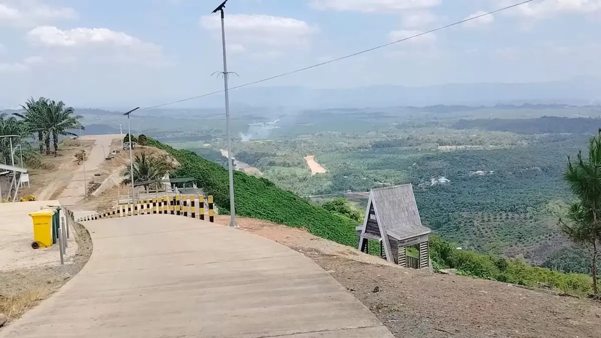 Kunjungan wisata Desa Luan, Paser, anjlok akibat kenaikan BBM, infrastruktur terbatas, dan efisiensi anggaran. Ekonomi warga ikut terdampak.(TOMI/PASER POS)
