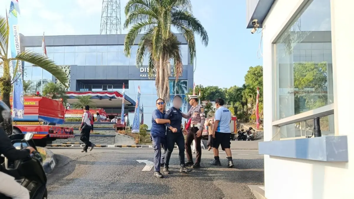 Pelaku saat diamankan.
