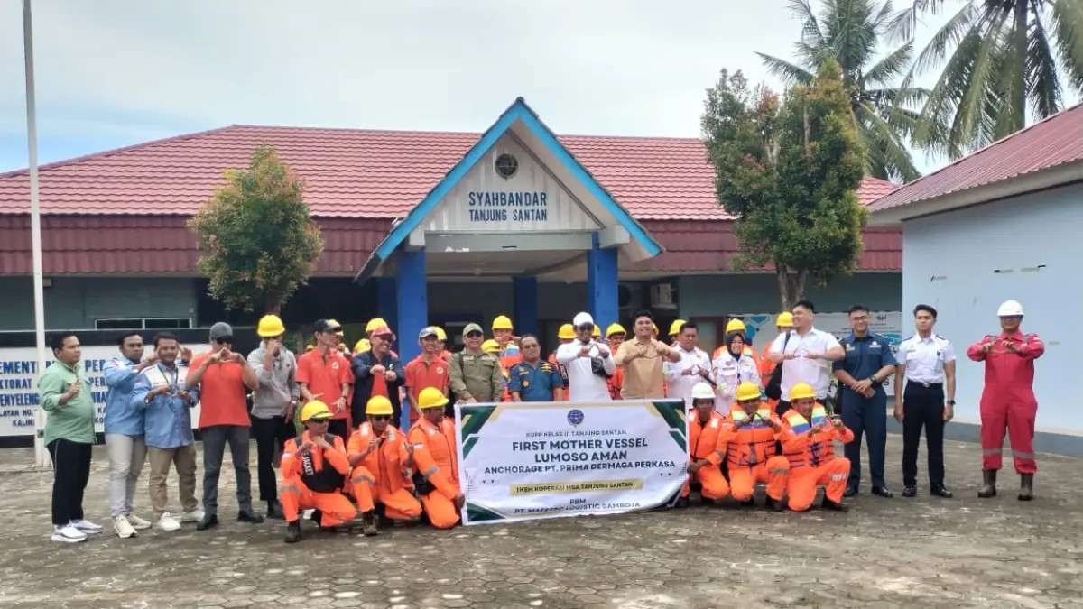 Foto bersama di depan kantor KUPP Tanjung Santan Kelas III vessel perdana TKBM Muara Berau Asli (Istimewa)