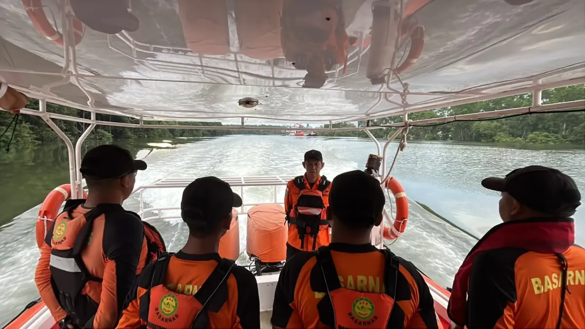 SAR lakukan pencarian terhadap korban.