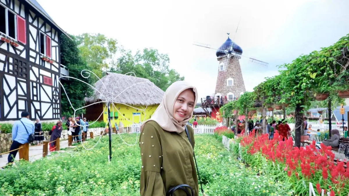 Fortina Maulida, Mahasiswi Manajemen Universitas Siber Asia