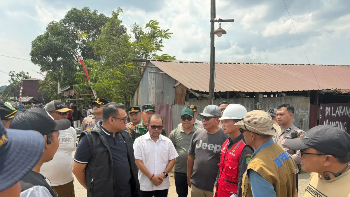 Peninjauan Bupati Kukar Aulia Rahman Basri bersama BBPJN Kaltim di poros Loa Kulu-Samarinda (Elmo/Prokal.co)