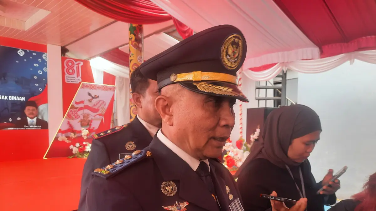 Kabid Kanwil Ditjenpas Kaltim-Kaltara, Taufik Hidayat didampingi Kepala Lapas Kelas IIA Samarinda, Yohanes Varianto.