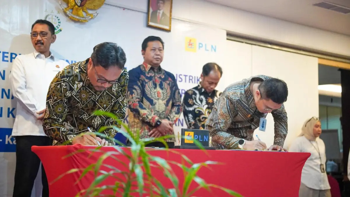 Penandatanganan Perjanjian Kerja Sama (PKS) antara PLN Grup Kalimantan dan Kejaksaan Tinggi Kalimantan Utara sebagai langkah memperkuat kepastian hukum dalam mendukung pembangunan infrastruktur ketenagalistrikan di Kalimantan Utara.